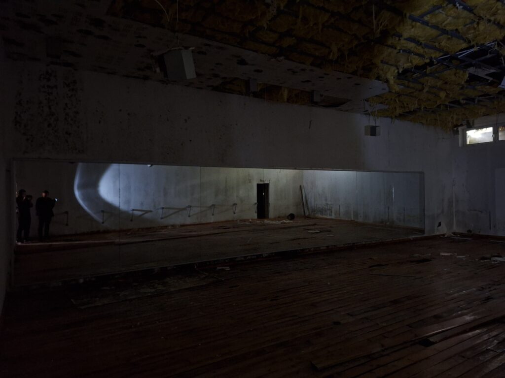 Urbex - opuszczona sala