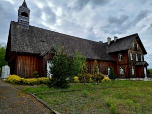 Read more about the article Urbex w opuszczonym ośrodku wczasowym – Odkrywanie zapomnianych miejsc w Łódzkiem (nasza relacja)