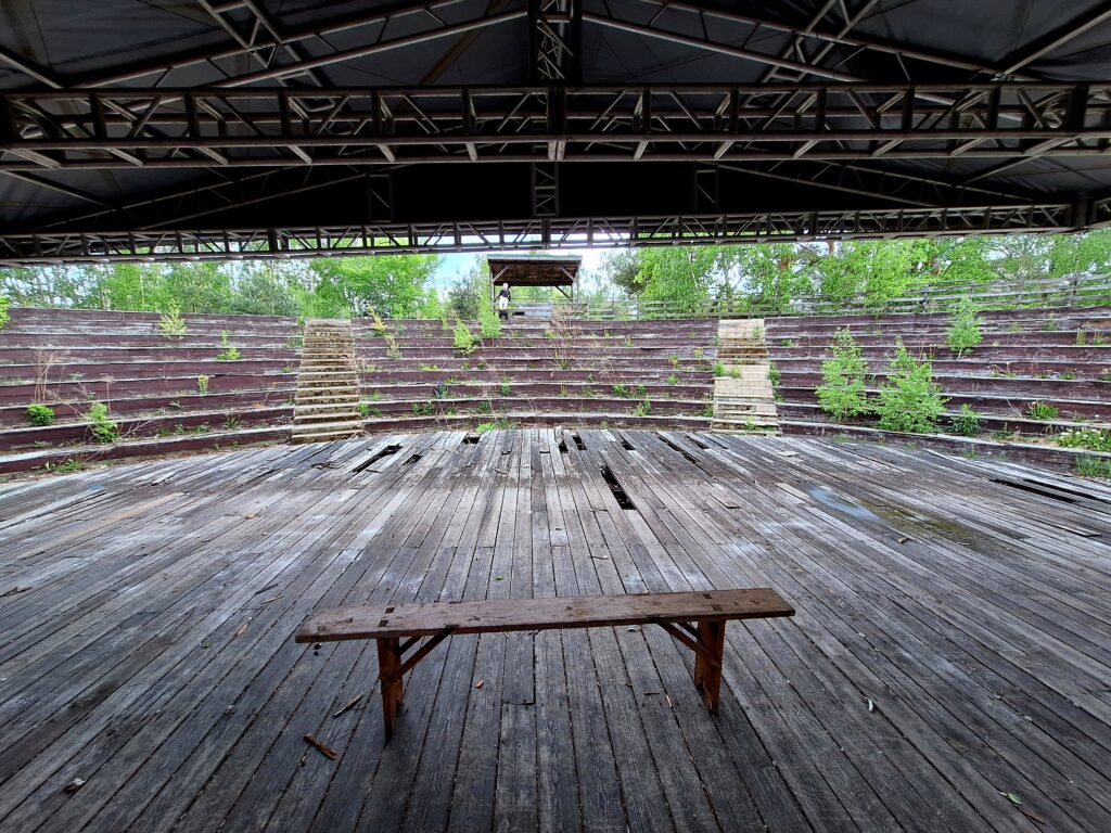 Urbex - opuszczony amfiteatr