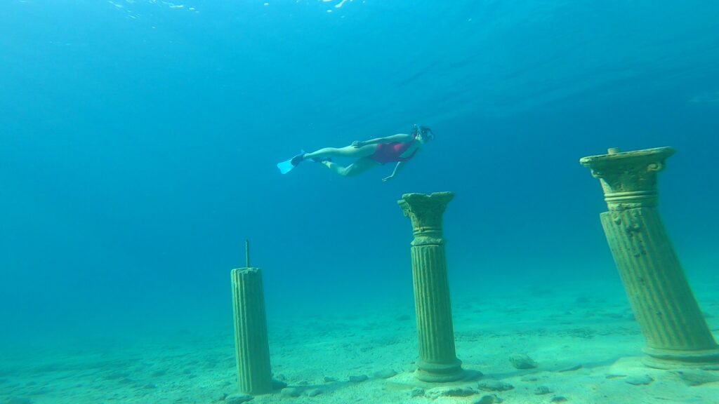 Podwodny Cypr - - z wody ladu i powietrza