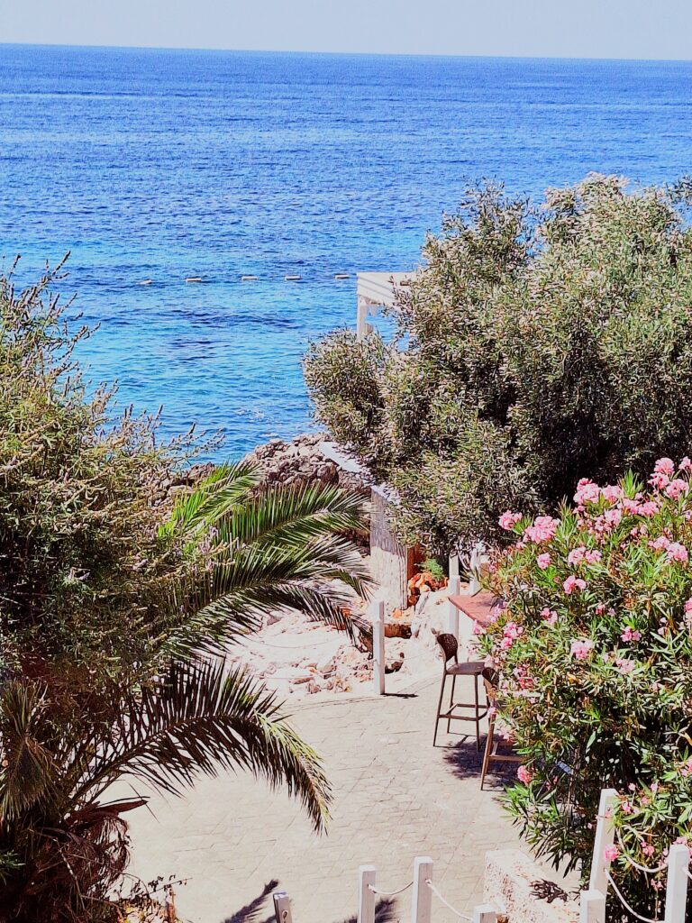 Mała plaża Ulcnij Czarnogóra