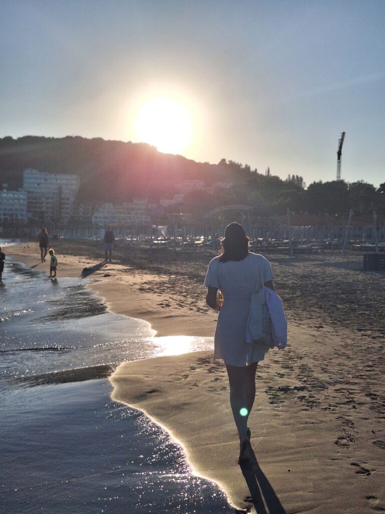 Spacer po plaży - Ulcnij