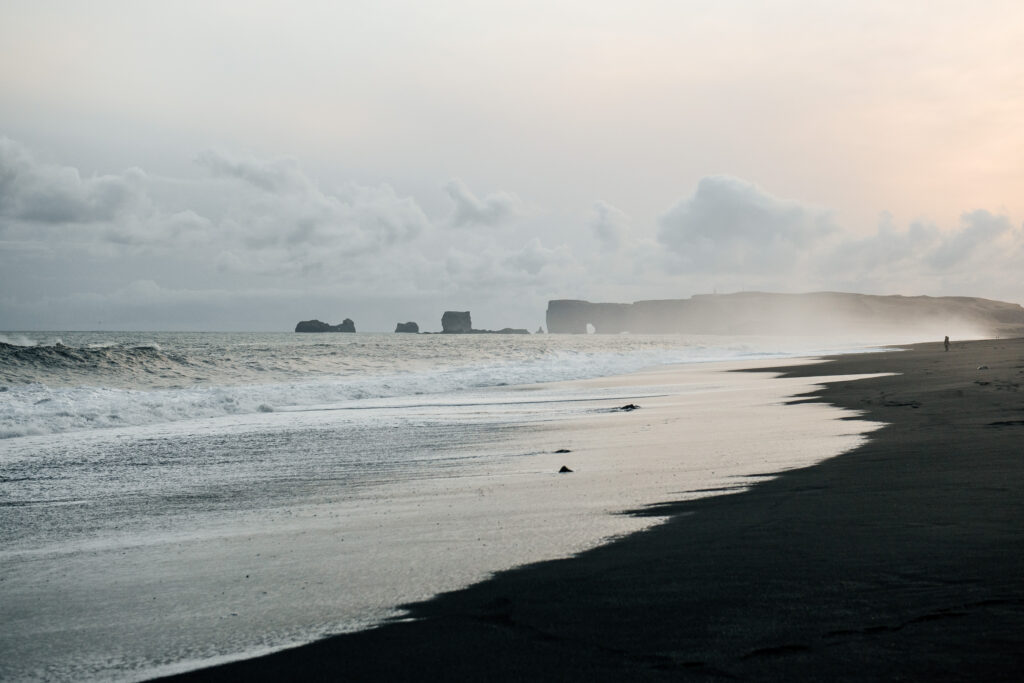Reynisfjara w Islandii widoki
