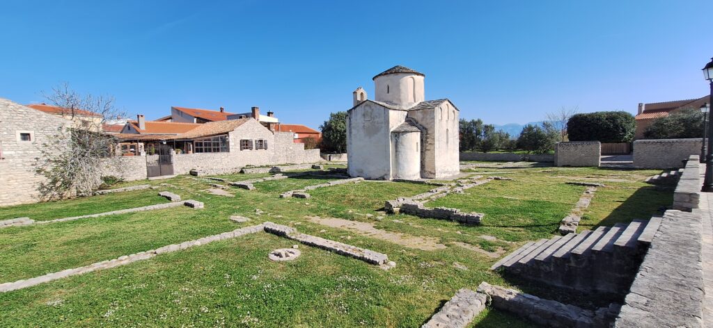 Nin najmniejsza katedra