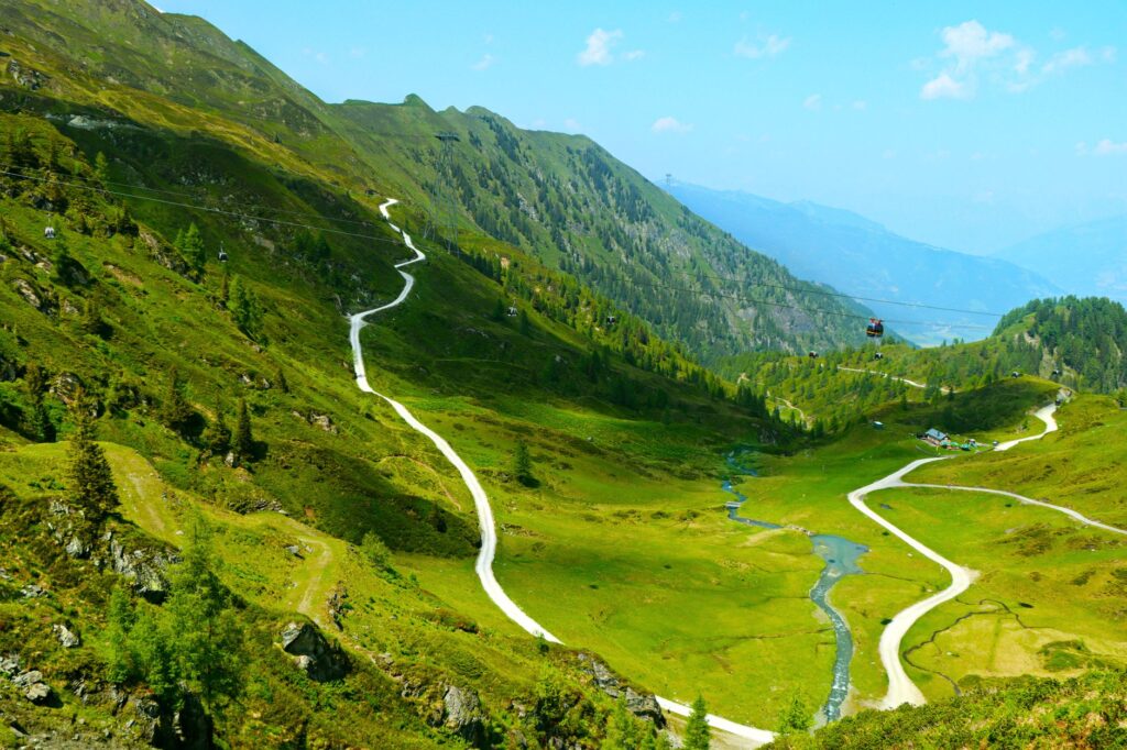 Tyrol – gdzie jechać na aktywne wakacje w Alpach? - widok i atrakcje