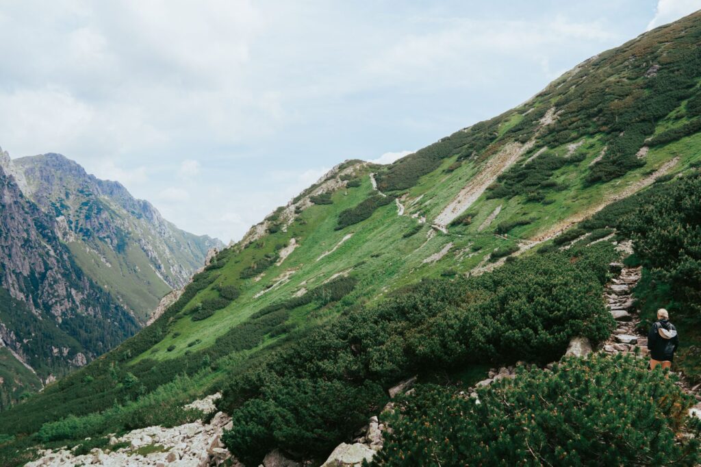 Weekend w polskich górach: mniej znane szlaki w Tatrach i Beskidach - klimat i lokalna kultura